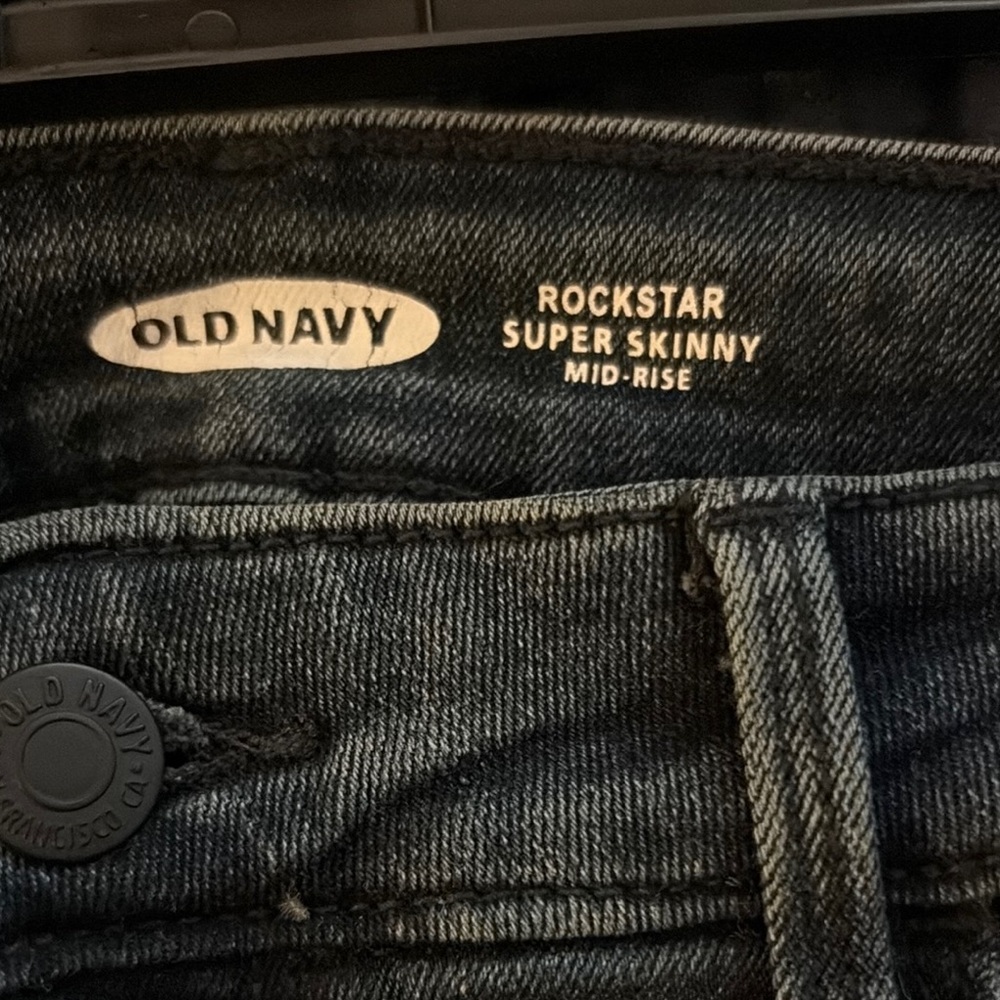 Old Navy Rockstar Super Skinny Jeans in Black mid rise size 8